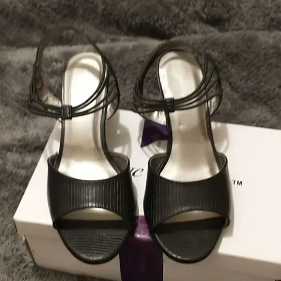 Angel Steps Black Textured Peep Toe Sandals! - Picture 5 of 13